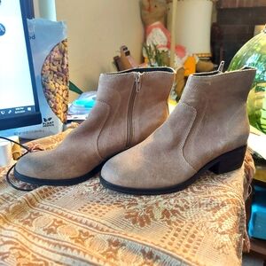 Gibson‎ Latimer Nancyna beige Tan Suede Ankle Boots 7M Side Zip